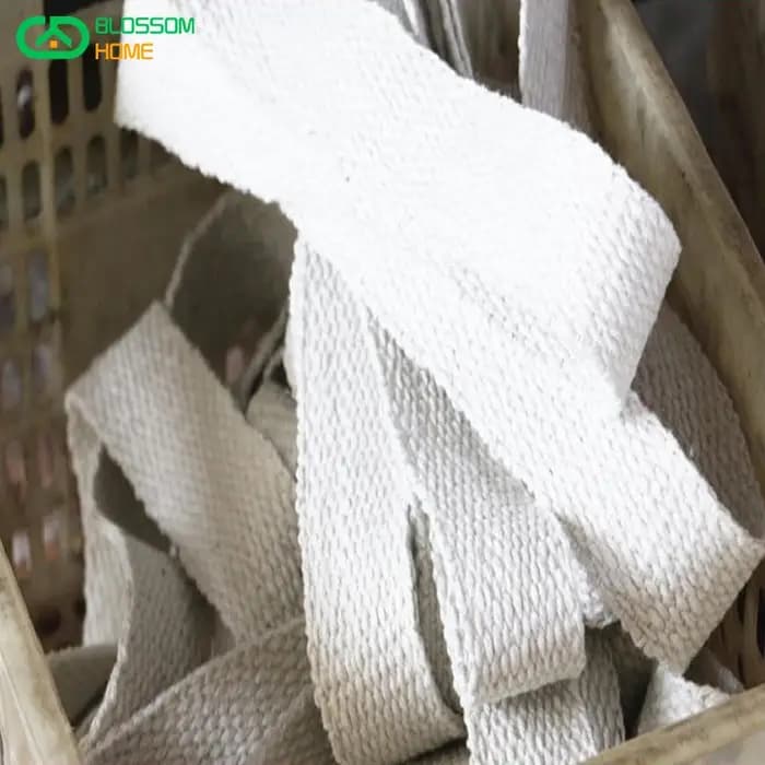 Bande de fibres céramiques ignifuges et réfractaires pour isolation thermique