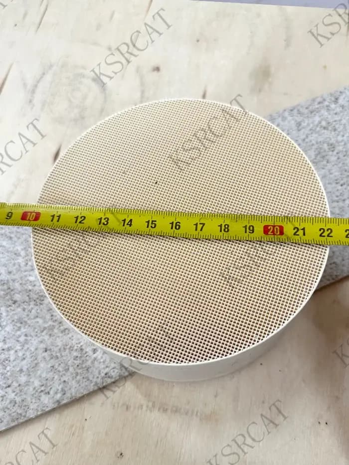 Convertisseur catalytique universel rond à trois voies Euro4 avec noyau interne de 123x55mm et céram