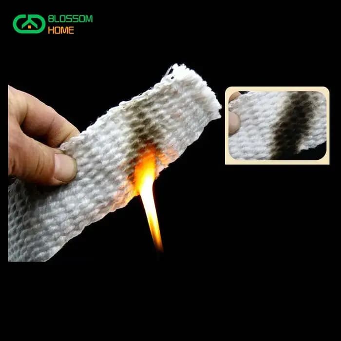 Bande de fibres céramiques ignifuges et réfractaires pour isolation thermique